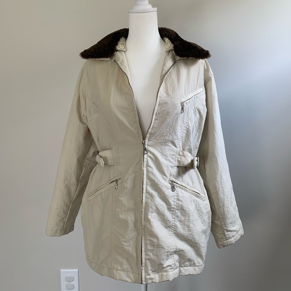 Vintage Cream Coat with Brown Fur Collar Inspired by Rachel Green on Friends - Picture 8 of 14